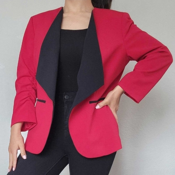 NWT NINE WEST Fire Engine Red Blazer with Black Lapels Size 4 - Picture 1 of 12
